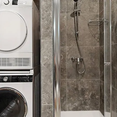 The Urban Nest * Pietà